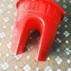 Chậu nhựa tròn viền đơn giản kẹp máng ban công lan cang