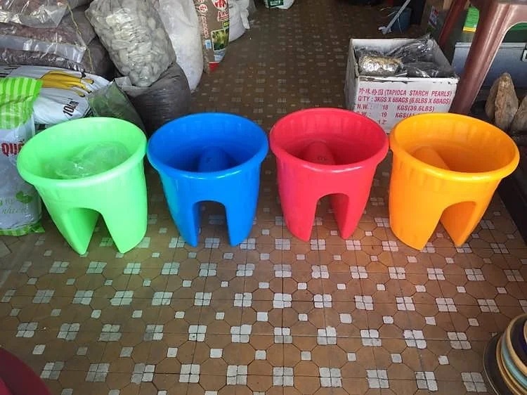 Chậu nhựa tròn viền đơn giản kẹp máng ban công lan cang