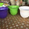 Chậu tròn viền hoa văn kẹp máng lan can ban công