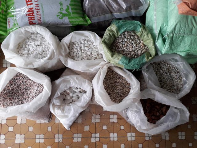 Đá mỏ trắng hạt sỏi nhỏ thô trang trí