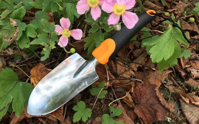Xẻng xúc đất làm vườn cầm tay USA Fiskars