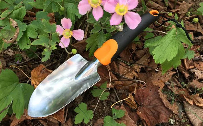 Xẻng xúc đất làm vườn cầm tay USA Fiskars