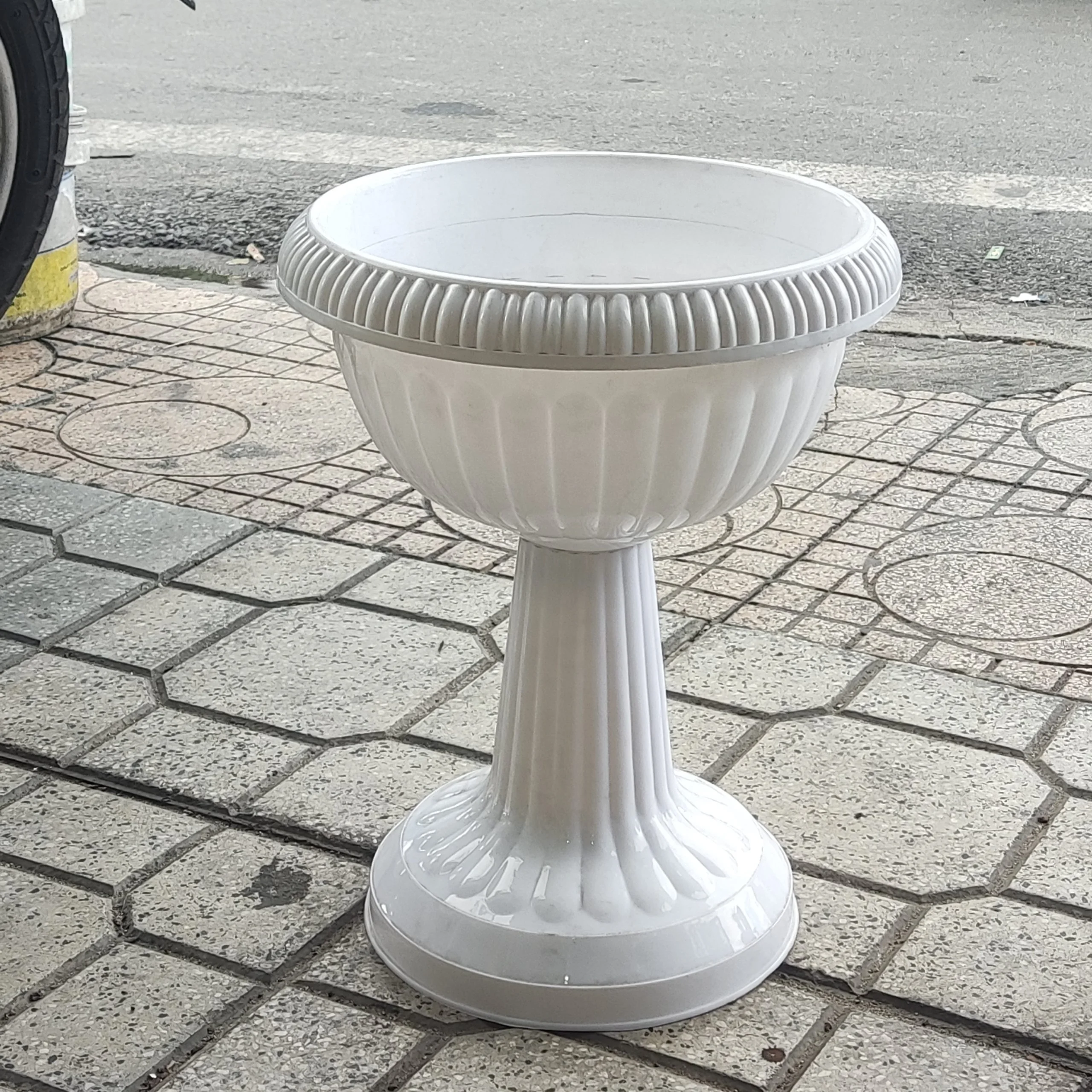 chậu ly nhựa trắng lùn chân đế trồng cây, thủy canh nhỏ